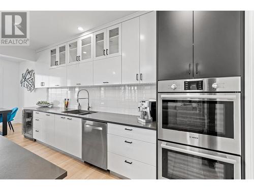 750 Kuipers Crescent, Kelowna, BC - Indoor Photo Showing Kitchen With Upgraded Kitchen