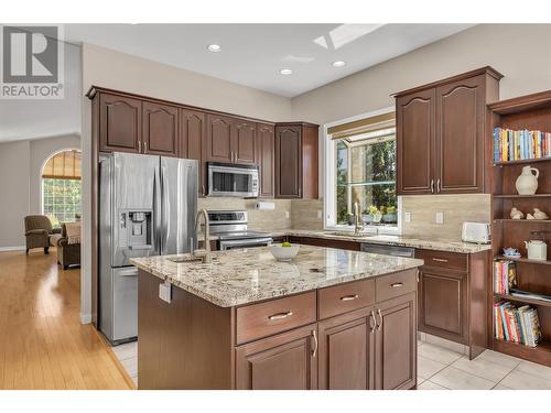 2203 Shannon Woods Place, West Kelowna, BC - Indoor Photo Showing Kitchen