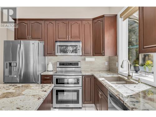 2203 Shannon Woods Place, West Kelowna, BC - Indoor Photo Showing Kitchen With Double Sink With Upgraded Kitchen