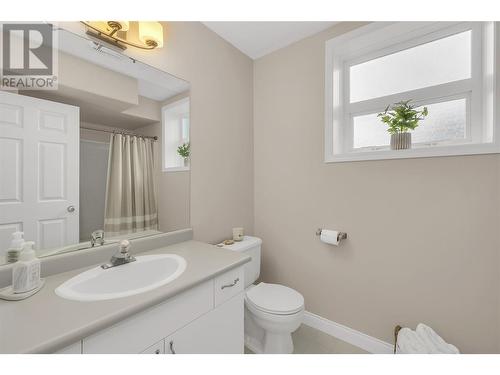 2203 Shannon Woods Place, West Kelowna, BC - Indoor Photo Showing Bathroom