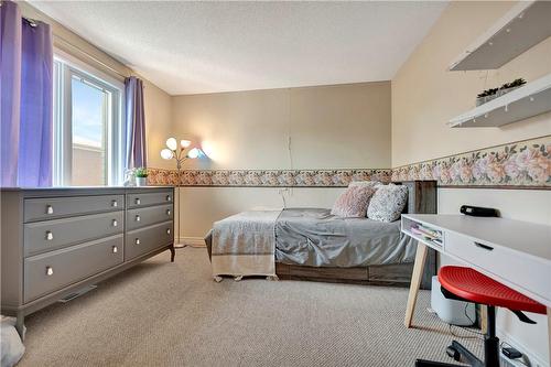 197 Stone Church Road W, Hamilton, ON - Indoor Photo Showing Bedroom