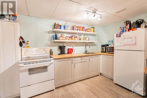 615 Oxford Street, Kemptville, ON - Indoor Photo Showing Kitchen