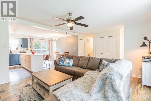 615 Oxford Street, Kemptville, ON - Indoor Photo Showing Living Room