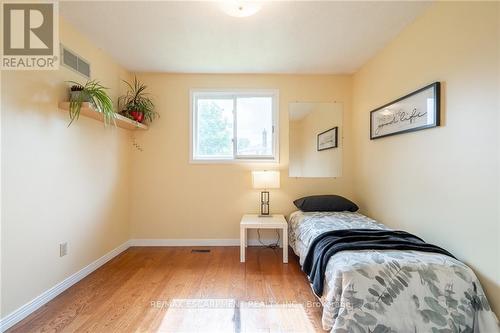 8 Highland Boulevard, Haldimand, ON - Indoor Photo Showing Bedroom