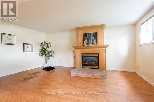 8 Highland Boulevard, Haldimand, ON - Indoor Photo Showing Living Room With Fireplace