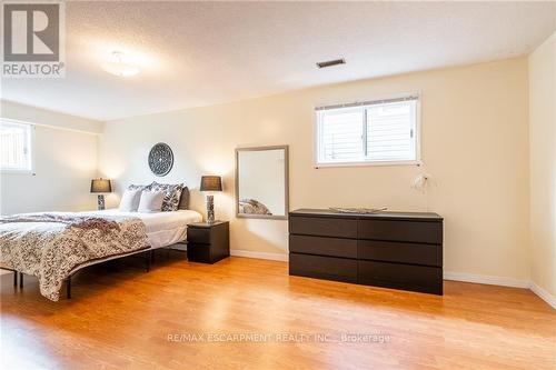 8 Highland Boulevard, Haldimand, ON - Indoor Photo Showing Bedroom