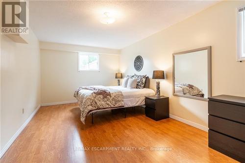 8 Highland Boulevard, Haldimand, ON - Indoor Photo Showing Bedroom