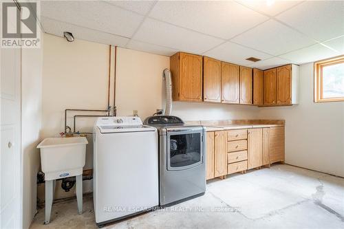 8 Highland Boulevard, Haldimand, ON - Indoor Photo Showing Laundry Room