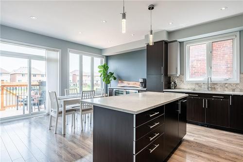 8445 Sweet Chestnut Drive, Niagara Falls, ON - Indoor Photo Showing Kitchen With Upgraded Kitchen