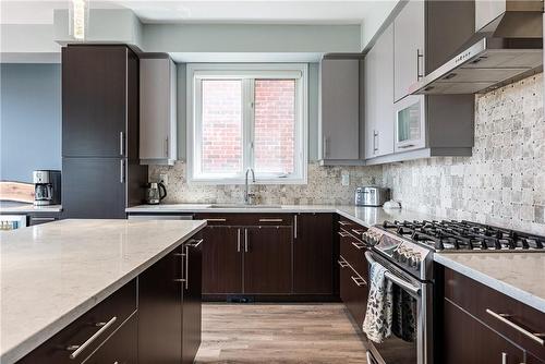 8445 Sweet Chestnut Drive, Niagara Falls, ON - Indoor Photo Showing Kitchen With Upgraded Kitchen