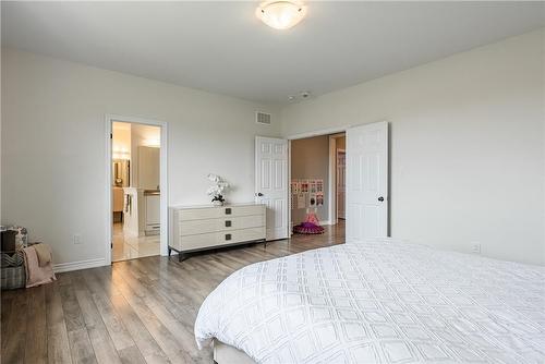 8445 Sweet Chestnut Drive, Niagara Falls, ON - Indoor Photo Showing Bedroom
