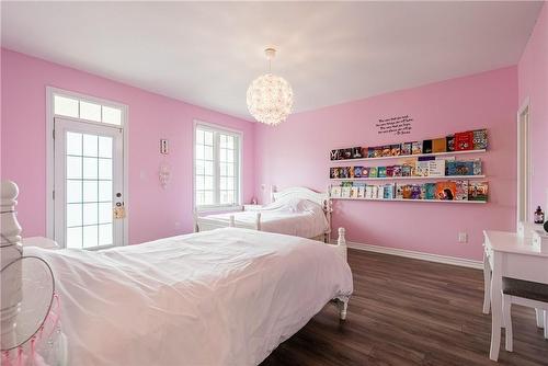 8445 Sweet Chestnut Drive, Niagara Falls, ON - Indoor Photo Showing Bedroom