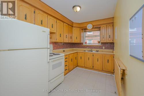 205C - 5 East 36Th Street, Hamilton, ON - Indoor Photo Showing Kitchen With Double Sink