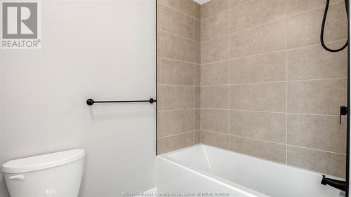 821-823 Villaire, Windsor, ON - Indoor Photo Showing Bathroom
