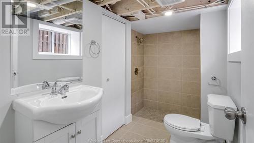 821-823 Villaire, Windsor, ON - Indoor Photo Showing Bathroom