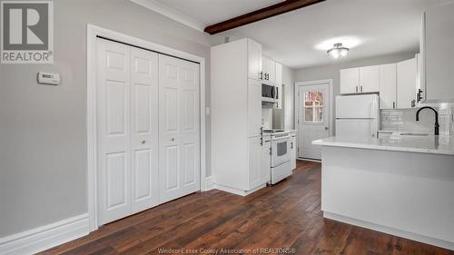 821-823 Villaire, Windsor, ON - Indoor Photo Showing Kitchen