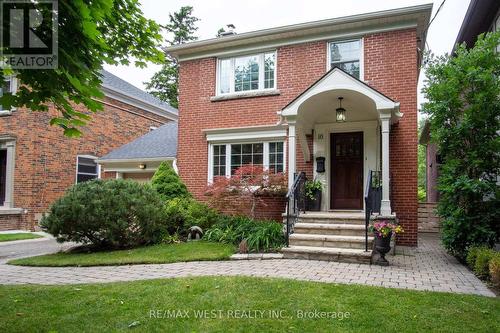 16 Ashton Manor, Toronto, ON - Outdoor With Facade