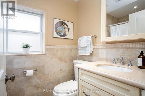 16 Ashton Manor, Toronto, ON - Indoor Photo Showing Bathroom