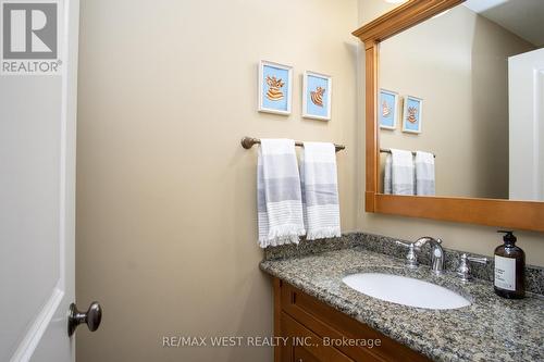 16 Ashton Manor, Toronto, ON - Indoor Photo Showing Bathroom