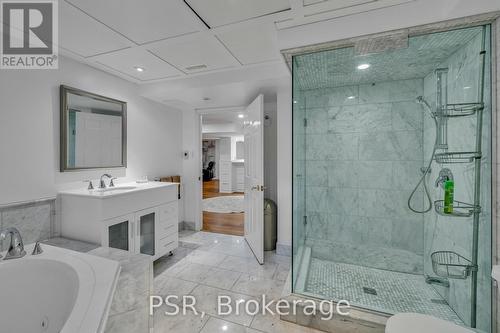 4006 Walnut Grove Road, Mississauga, ON - Indoor Photo Showing Bathroom