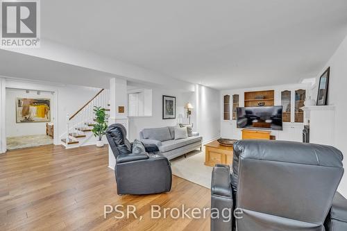 4006 Walnut Grove Road, Mississauga, ON - Indoor Photo Showing Living Room