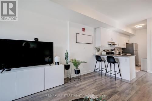 41 - 2059 Weston Road, Toronto, ON - Indoor Photo Showing Kitchen