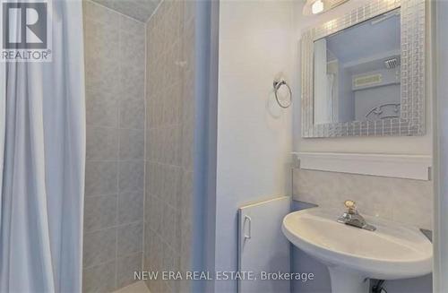 46 Vivians Crescent, Brampton, ON - Indoor Photo Showing Bathroom