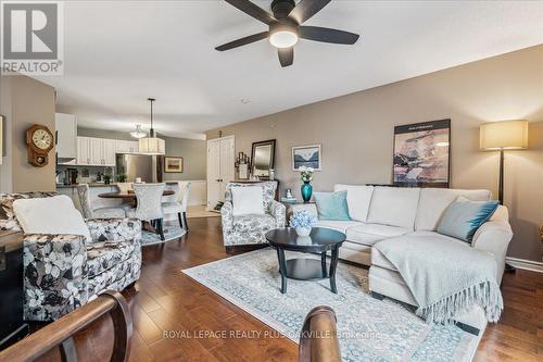 324 - 2030 Cleaver Avenue, Burlington, ON - Indoor Photo Showing Living Room