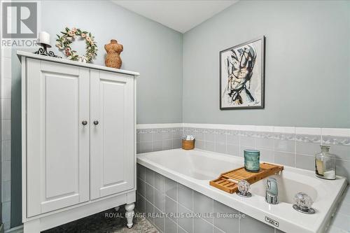 324 - 2030 Cleaver Avenue, Burlington, ON - Indoor Photo Showing Bathroom