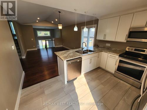 3035 Turner Road, Windsor, ON - Indoor Photo Showing Kitchen With Double Sink