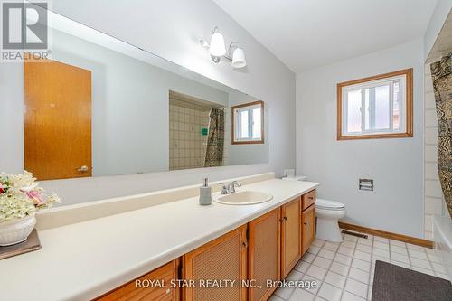 10 Hedgerow Avenue, Brampton, ON - Indoor Photo Showing Bathroom
