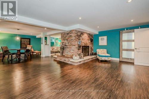 1319 Tyandaga Park Drive, Burlington, ON - Indoor Photo Showing Living Room With Fireplace