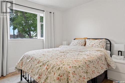 1913 Mckinnon Avenue S, Saskatoon, SK - Indoor Photo Showing Bedroom