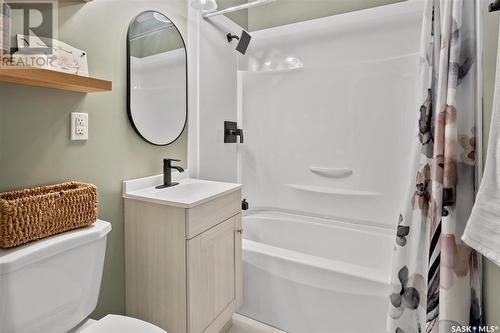 1913 Mckinnon Avenue S, Saskatoon, SK - Indoor Photo Showing Bathroom