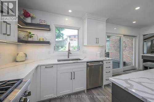 23 Chestnut Hill, London, ON - Indoor Photo Showing Kitchen With Upgraded Kitchen