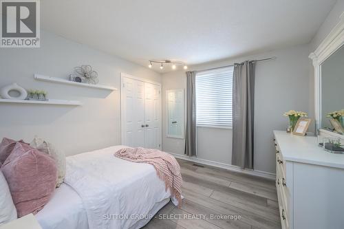 23 Chestnut Hill, London, ON - Indoor Photo Showing Bedroom