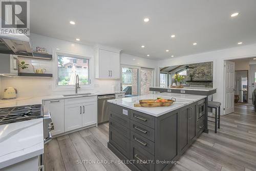 23 Chestnut Hill, London, ON - Indoor Photo Showing Kitchen With Upgraded Kitchen