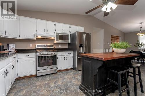 156 Bournemouth Drive, London, ON - Indoor Photo Showing Kitchen
