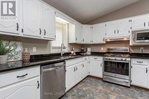 156 Bournemouth Drive, London, ON - Indoor Photo Showing Kitchen