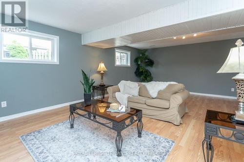 156 Bournemouth Drive, London, ON - Indoor Photo Showing Living Room
