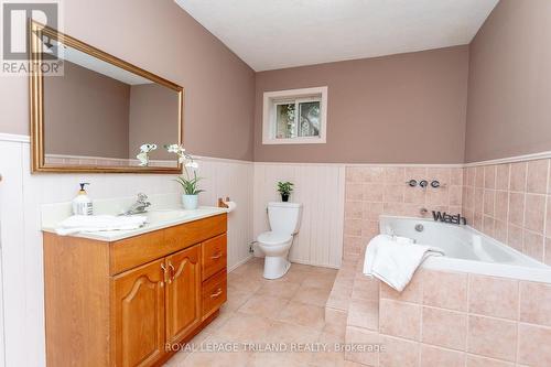 156 Bournemouth Drive, London, ON - Indoor Photo Showing Bathroom