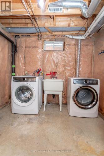 156 Bournemouth Drive, London, ON - Indoor Photo Showing Laundry Room