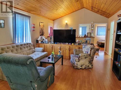1169-1171 N 3Rd Avenue, Williams Lake, BC - Indoor Photo Showing Living Room