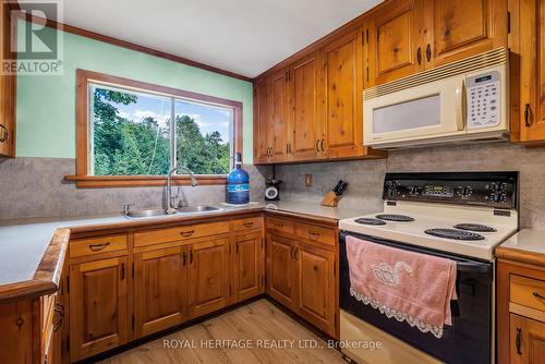 6350 Rice Lake Scenic Drive, Hamilton Township, ON - Indoor Photo Showing Kitchen With Double Sink