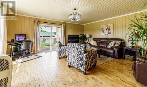 2475 Jermyn Line, Peterborough, ON - Indoor Photo Showing Living Room