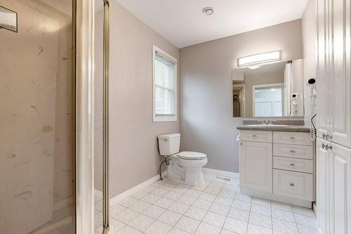 798 King Road, Burlington, ON - Indoor Photo Showing Bathroom