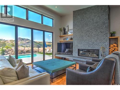 13341 Kidston Road Unit# 16, Coldstream, BC - Indoor Photo Showing Living Room With Fireplace