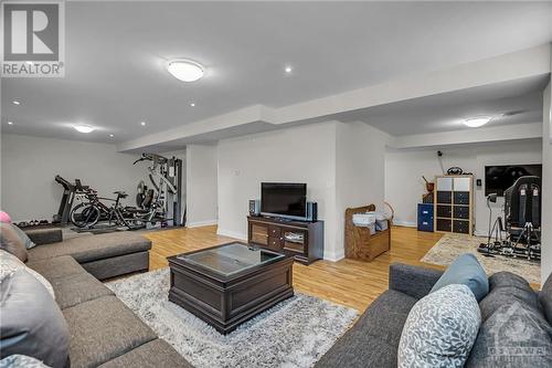 11 Phillip Drive, Ottawa, ON - Indoor Photo Showing Living Room