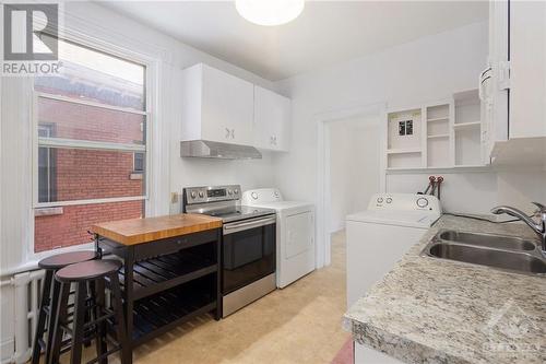 14 Somerset Street W, Ottawa, ON - Indoor Photo Showing Living Room