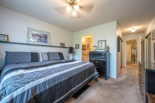 302-187 Warren Avenue, Penticton, BC - Indoor Photo Showing Bedroom